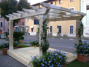 Gazebo in legno da giardino e tarrazzo con coperture in legno o pvc